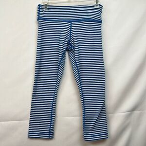 Lululemon wunder Under crops Blue and White leggings size 6